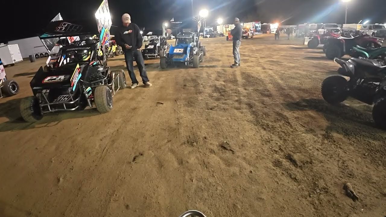 Double duty. Double chaos. Wing & Non-Wing madness all night. #fludtv #microsprint #dirtracing