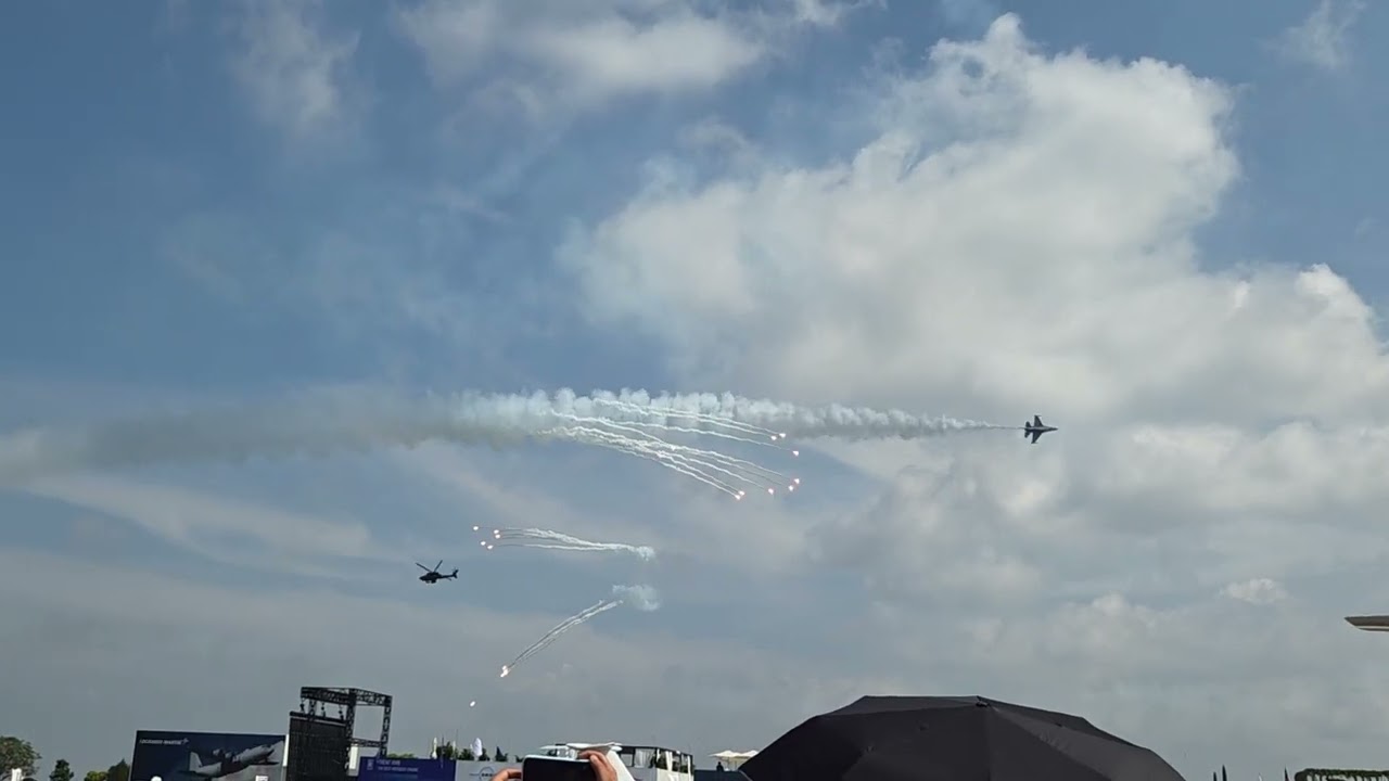 Singapore Airshow 2026 RSAF Aerial Display Team F-16C/D and AH-64D Apache Attack Helicopter