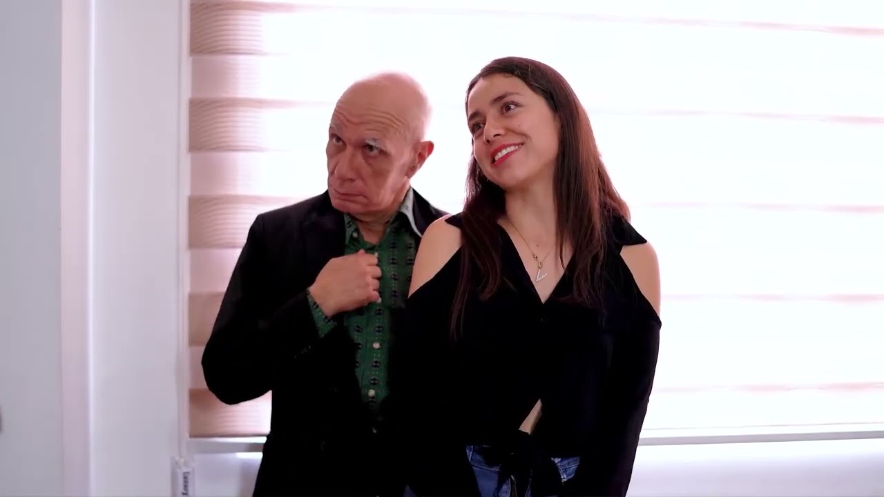 Salvo a un anciano de ser llevado a un asilo por su propia hija, solo por quedarse con su dinero.