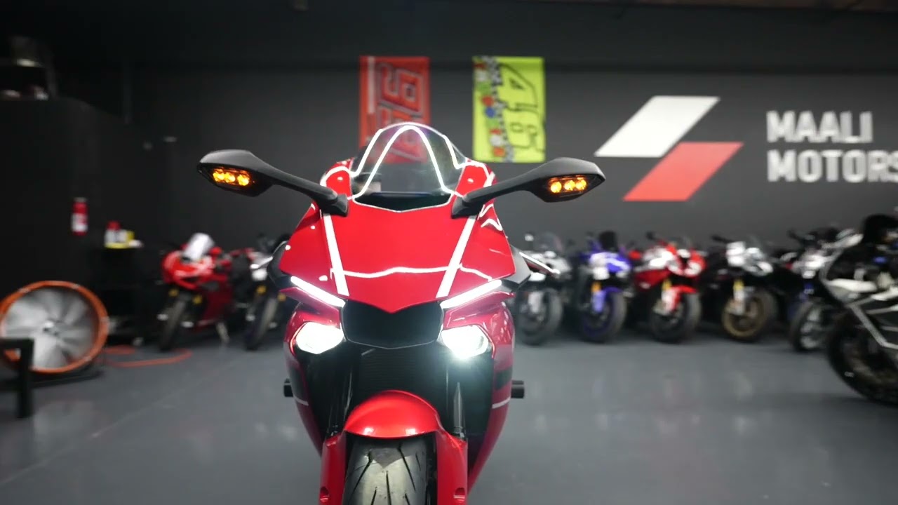 2019 Yamaha YZF-R1 / Walk Around Clip