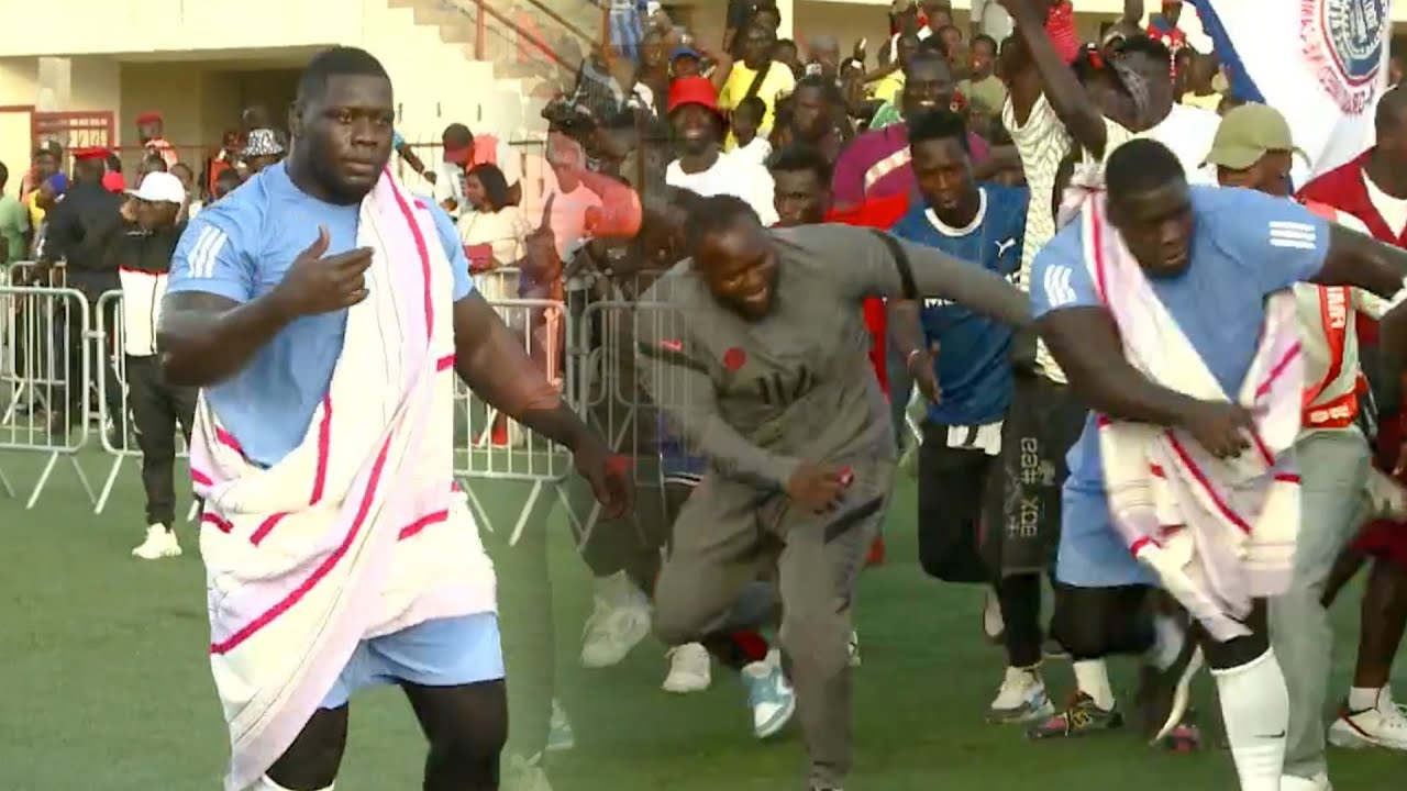 Tousse magnifique de Franc avec Modou Lo 