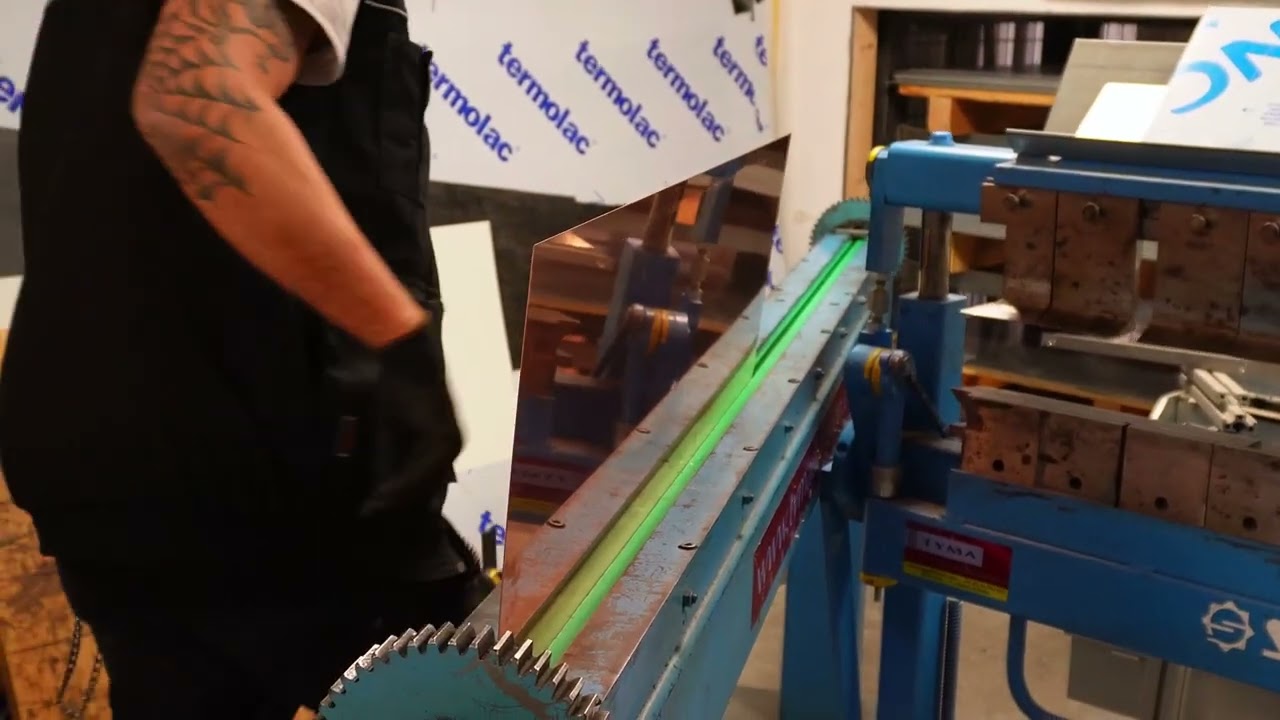 EMC vous ouvre les portes de son atelier de zinguerie, o&ugrave; l'art de la m&eacute;tamorphose prend vie! 🌟