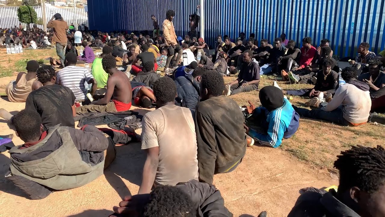 M&aacute;s de 2.500 migrantes intentan entrar en Melilla