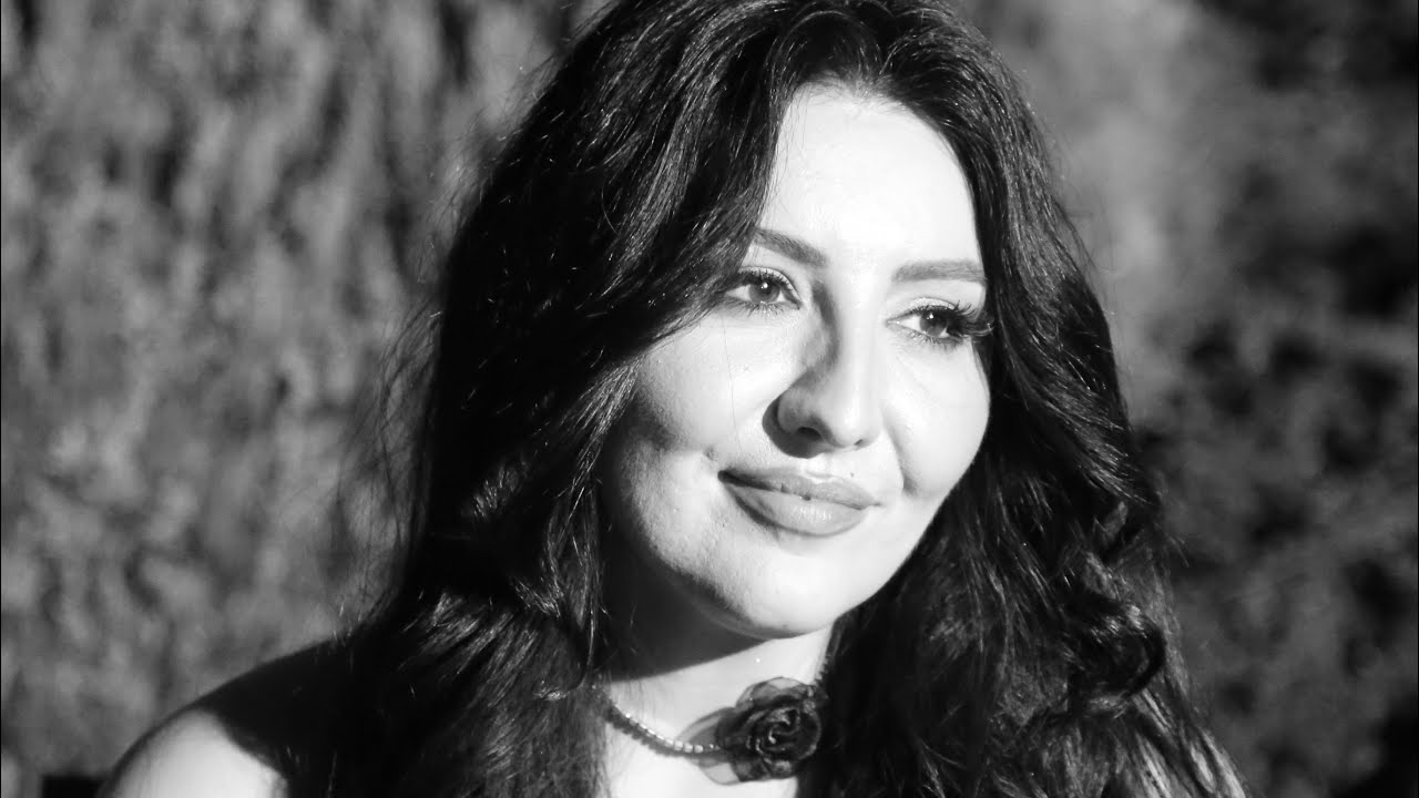 Burcu Göktürk- Hüzün zaman zaman deli dalgalarla gelir