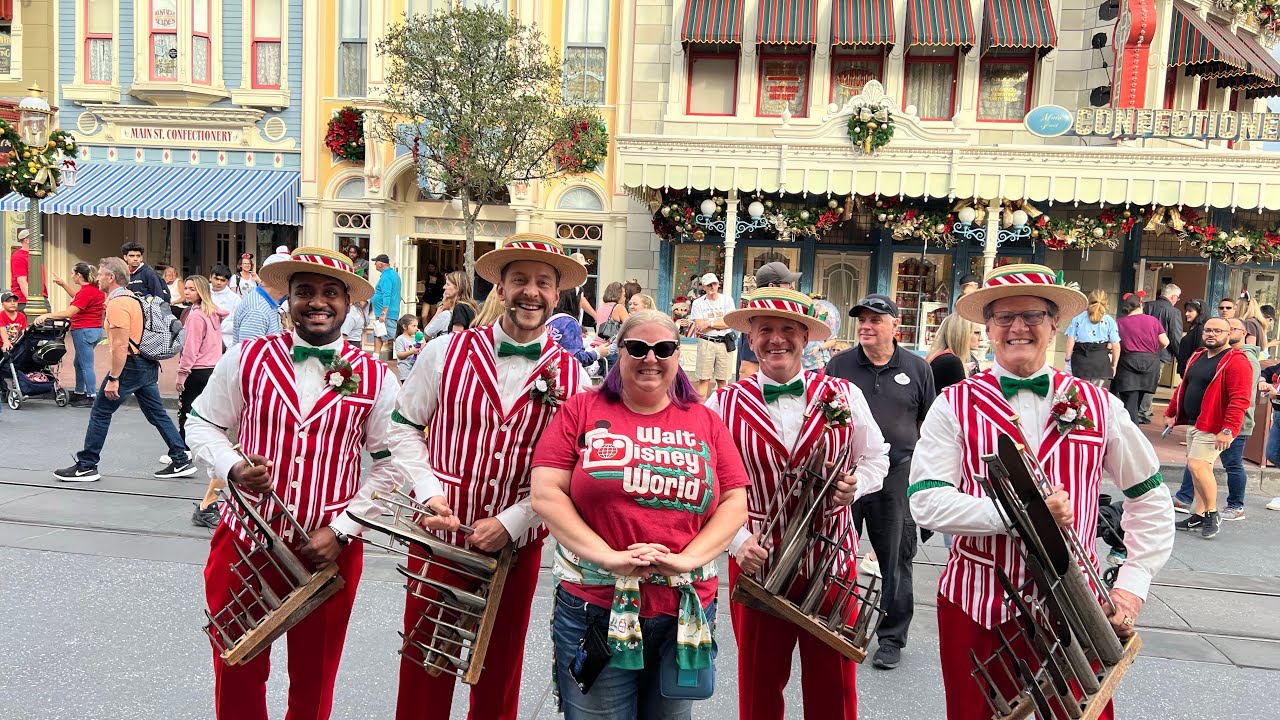 Disney's Magic Kingdom - Christmas Dapper Dan show 2022 (full show) Main Street USA