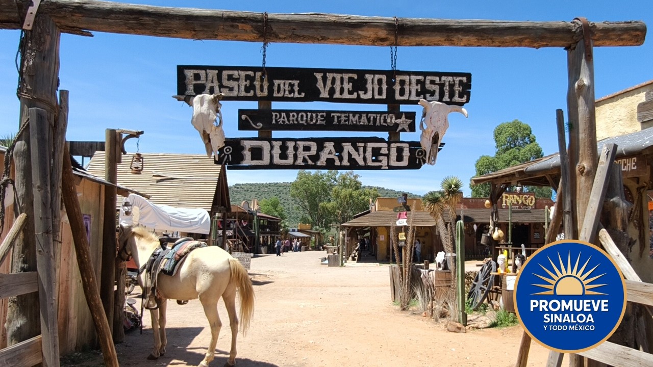 Caminando por un Pueblo del Viejo Oeste ¡Escenario de Películas Legendarias!