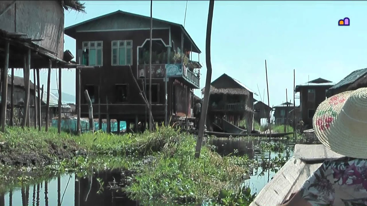 Myanmar 2012 - Tour with leg rowed boat through Maing Thauk, stilt house village (1081)