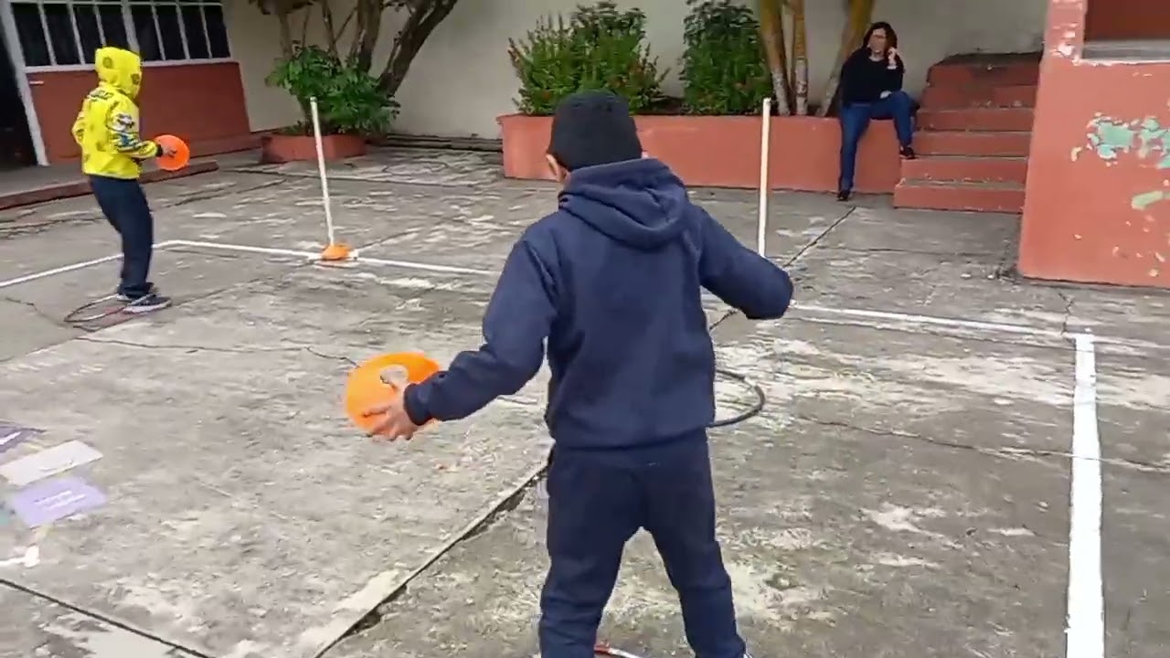 🌬🐧➖️Actividad-Soplar el vaso y caminar como pingúino.