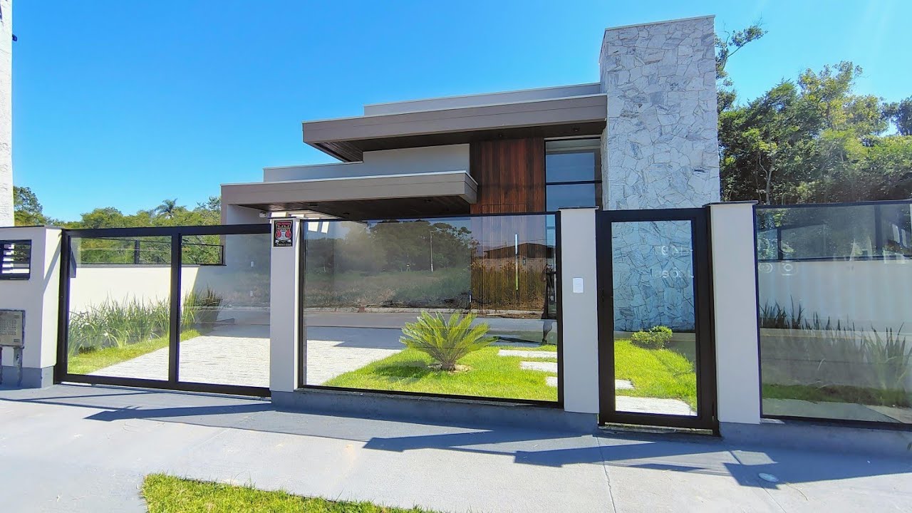 Casa moderna com 3 suítes em São José - SC