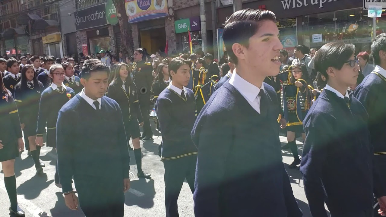 Desfile 6 de Agosto Cotahuma: Unidad Educativa Republica de Ecuador
