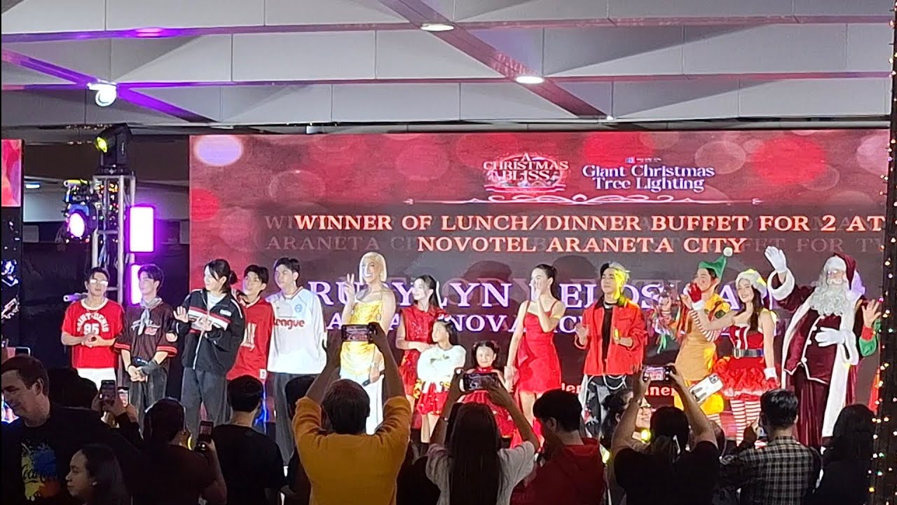 Sophia Fyang Smith Live @ the Araneta City Giant Christmas Tree Lighting
