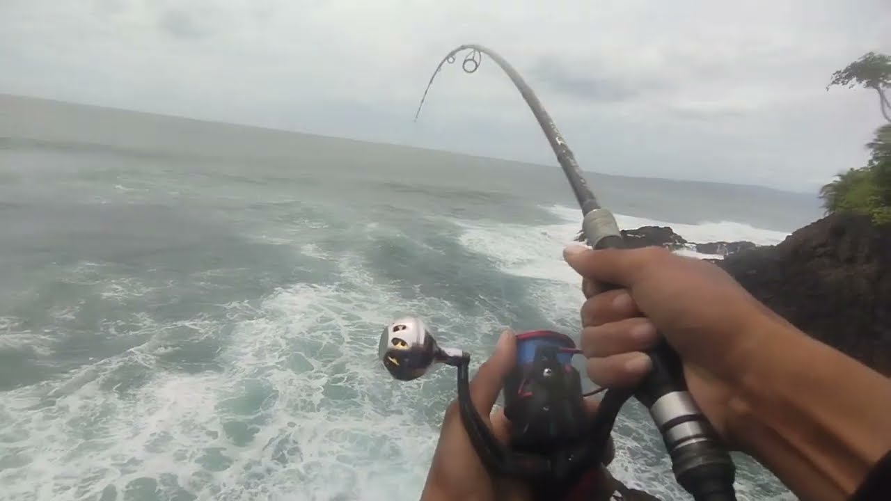 Kastking sharky lll 5000's/ shore Casting rock fishing Philippines.