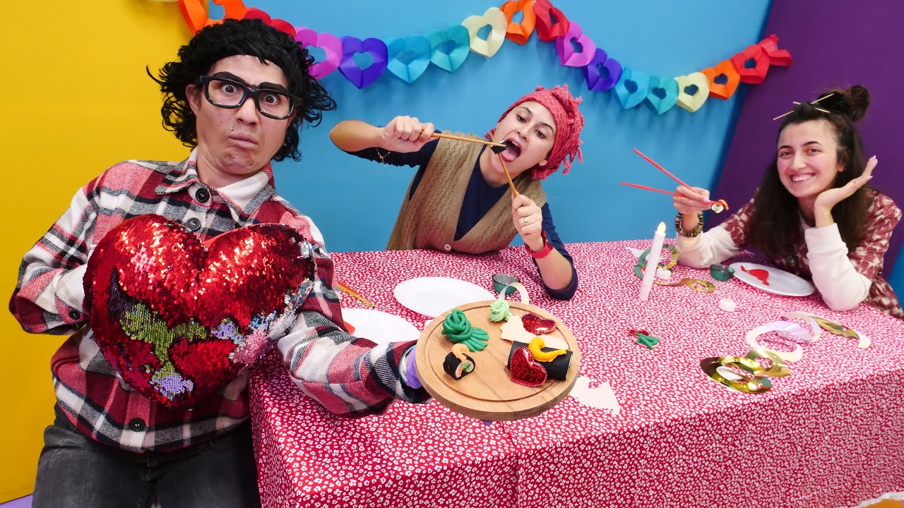 Komik video. Reyhan Abla, Cengiz ve Gülendam Sevgililer günü için çin restoranına gidiyor