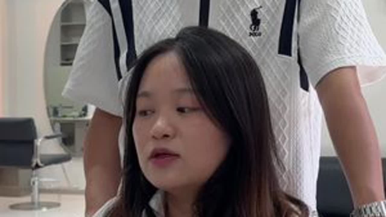 可怜天下父母心，九零后八零后应该是最后一批孝顺父母，也为儿女操心的人了，那就让我用一款好看的发型，让你的心情变美丽#根据脸型设计发型 #原创视频 #减龄发型 #素人改造前后 #显脸小显脸小