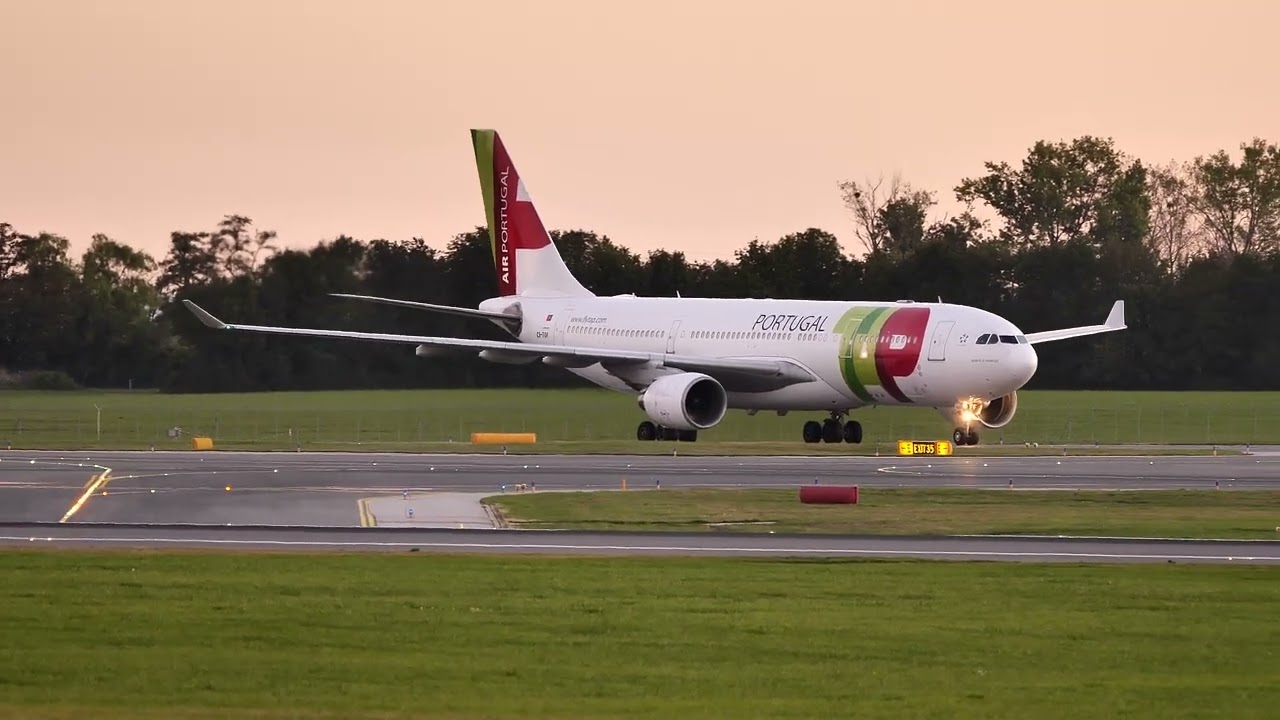 Vienna international airport planespotting  GOLDEN HOUR night ll.