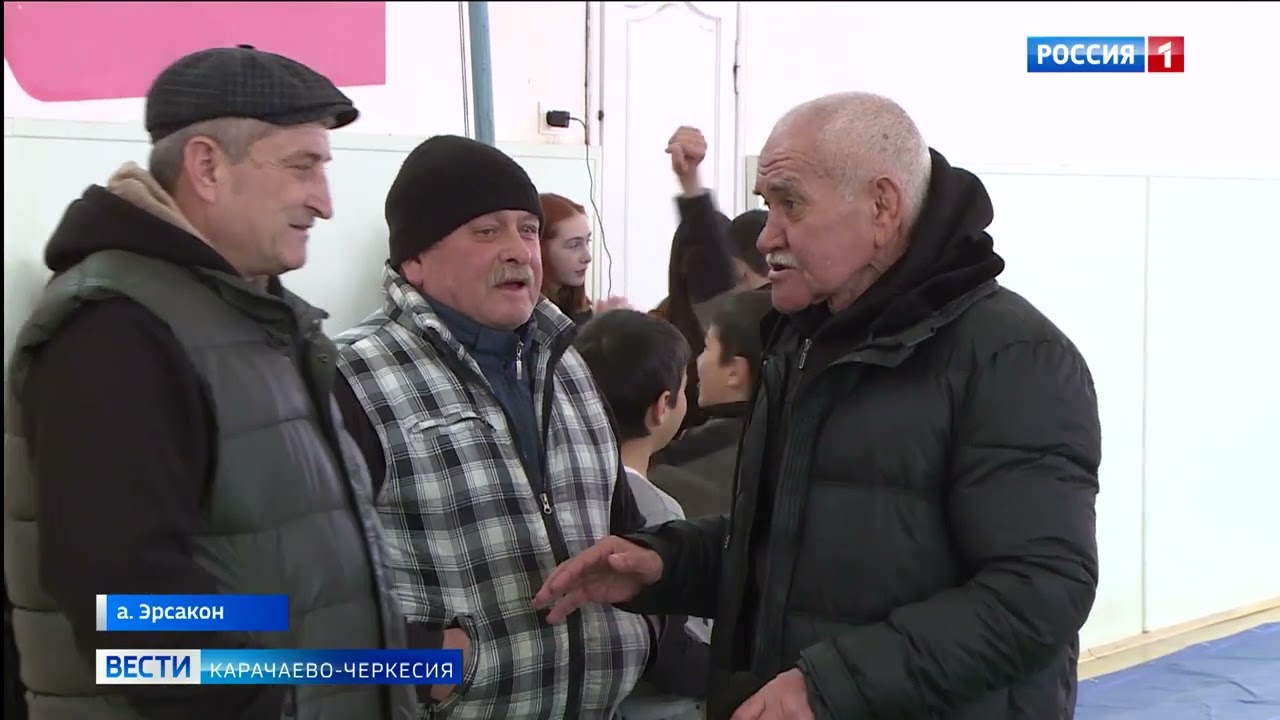 В Эрсаконе прошел турнир по вольной борьбе в честь заслуженного тренера КЧР Мухамеда Дышекова