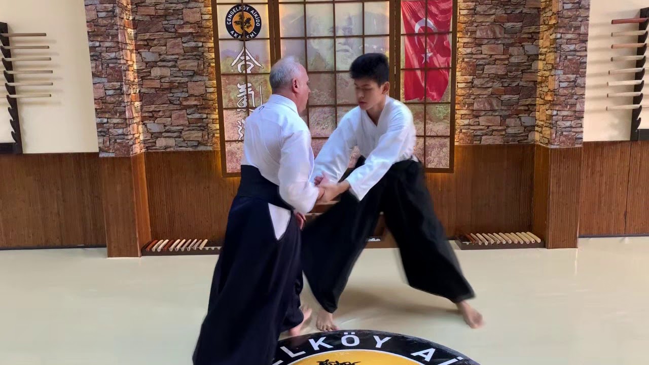 Ryotedori Uchi Kaiten Koshinage | Yetişkin Aikio | Genç Aikido |