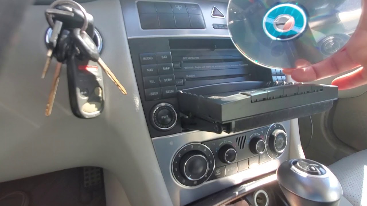 Как извлечь застрявший компакт-диск из автомобильного проигрывателя — быстро и просто