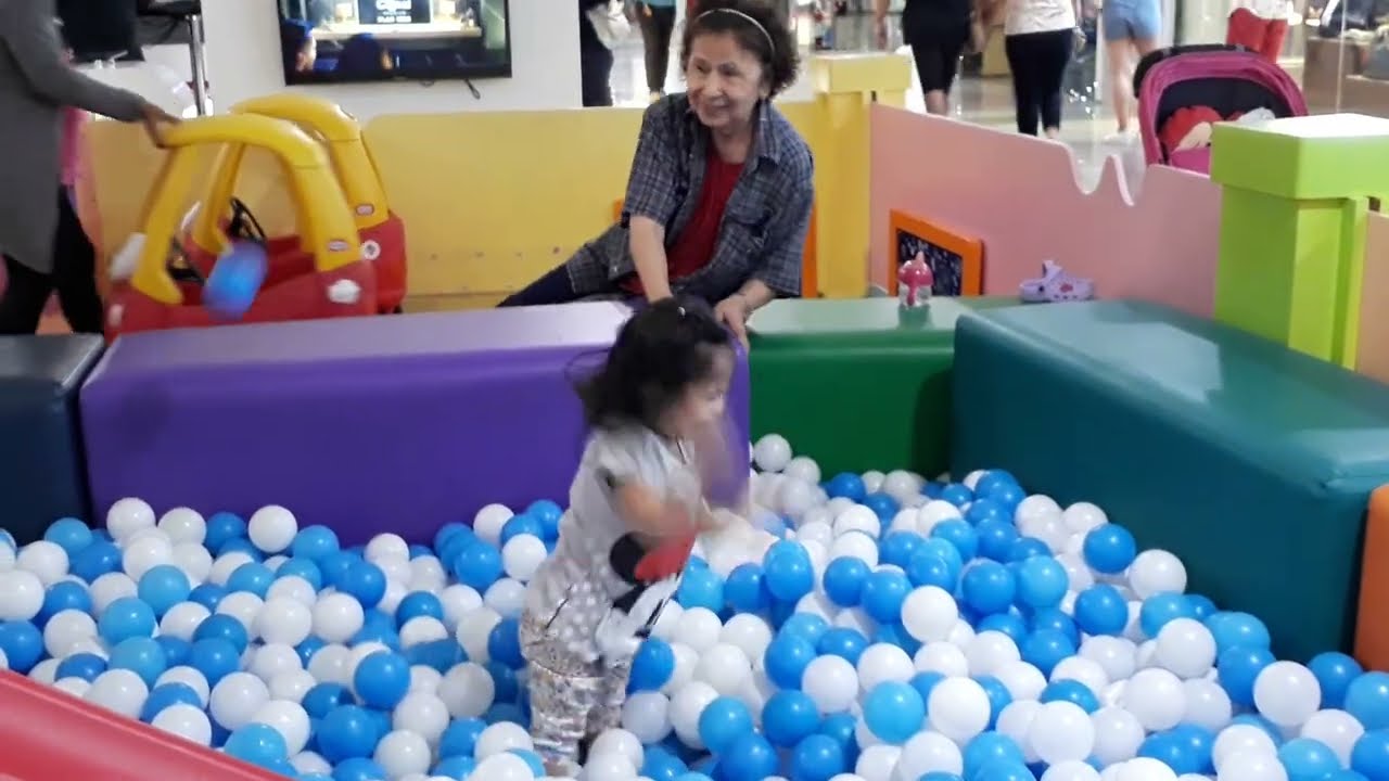 Chloe & Lola Rose at SM North EDSA (Nov.13,2018) (Part 3)