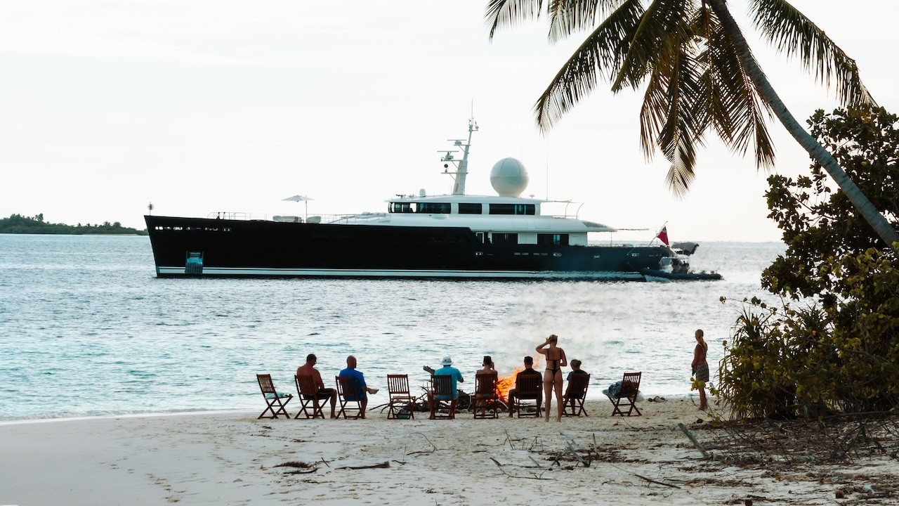 Tying Up A Yacht To A Remote Island | Captains How To