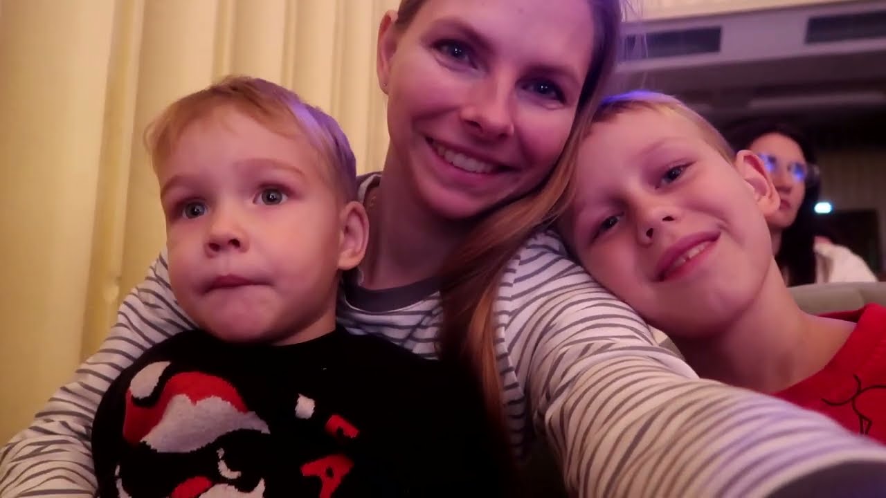 vlog ❄️ ПРЕДНОВОГОДНИЙ ВЛОГ /В ТЕАТР /ПОДПИСАЛИ ШАРИК 🎄 /РАЗБОЛЕЛИСЬ/ ПРОДУКТЫ КУПЛЕНЫ /  ПОДАРОК 🎁