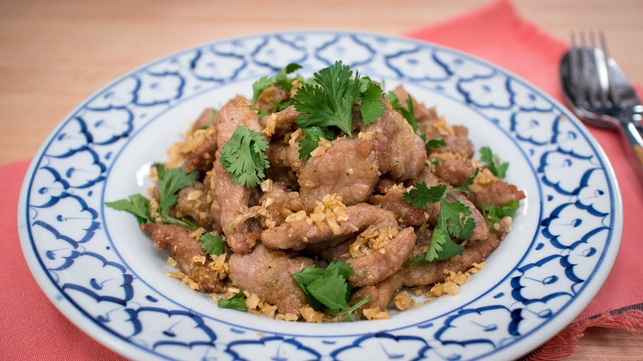 Garlic Pepper Pork หมูทอดกระเทียมพริกไทย | Thai Recipes