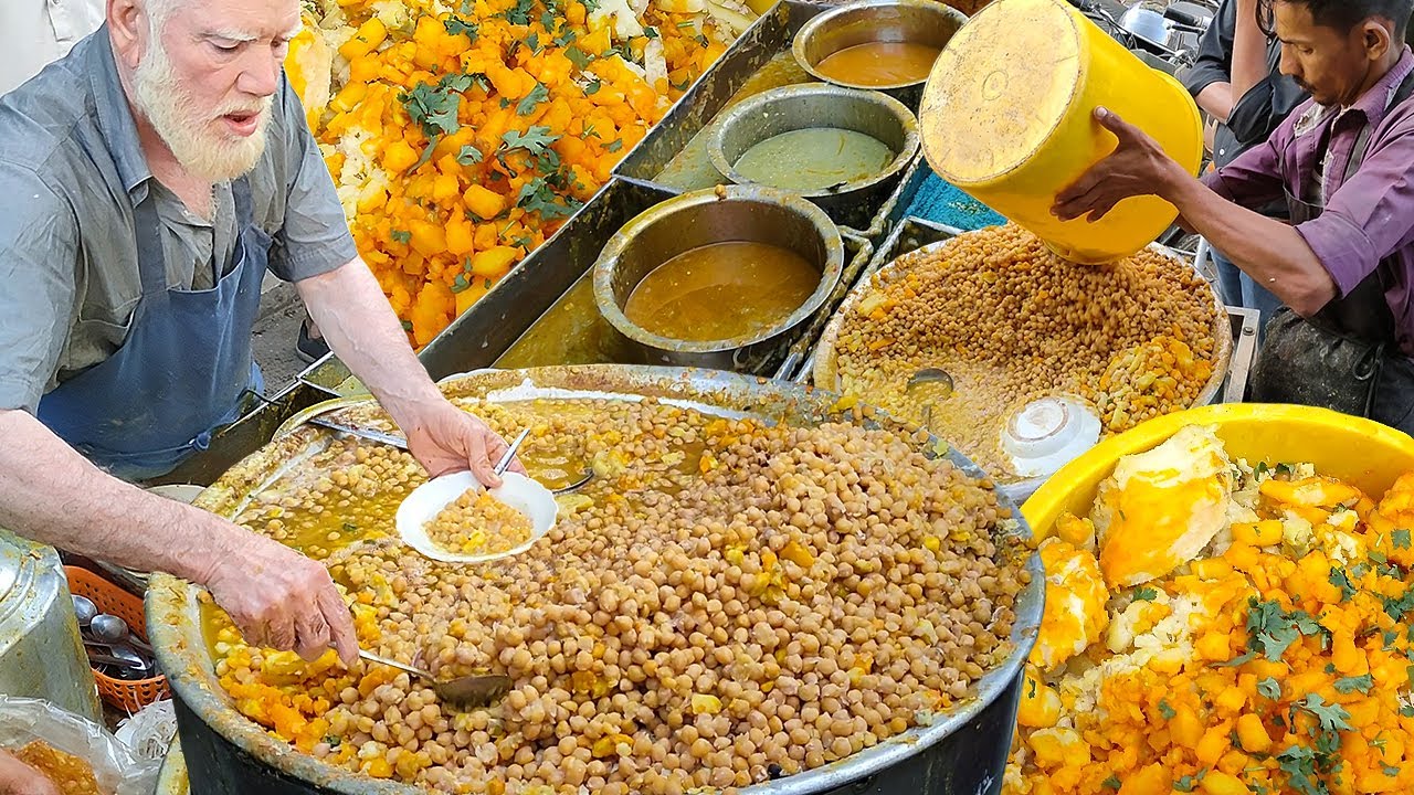 70 Years Old Famous Chana Chaat Wala | Street Food Aloo Cholay Chana Chaat Rs.30 Only | MASALA CHOLE