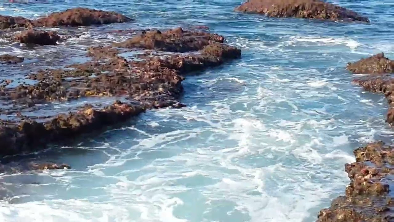 Wave-Eroded Surge Channels on the Northwest Coast of Fuvahmulah