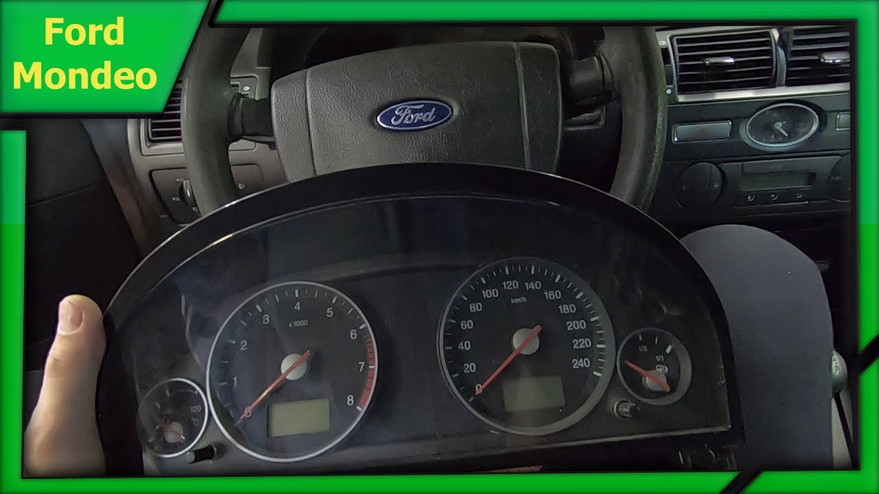 Снимаем панель приборов Ford Mondeo