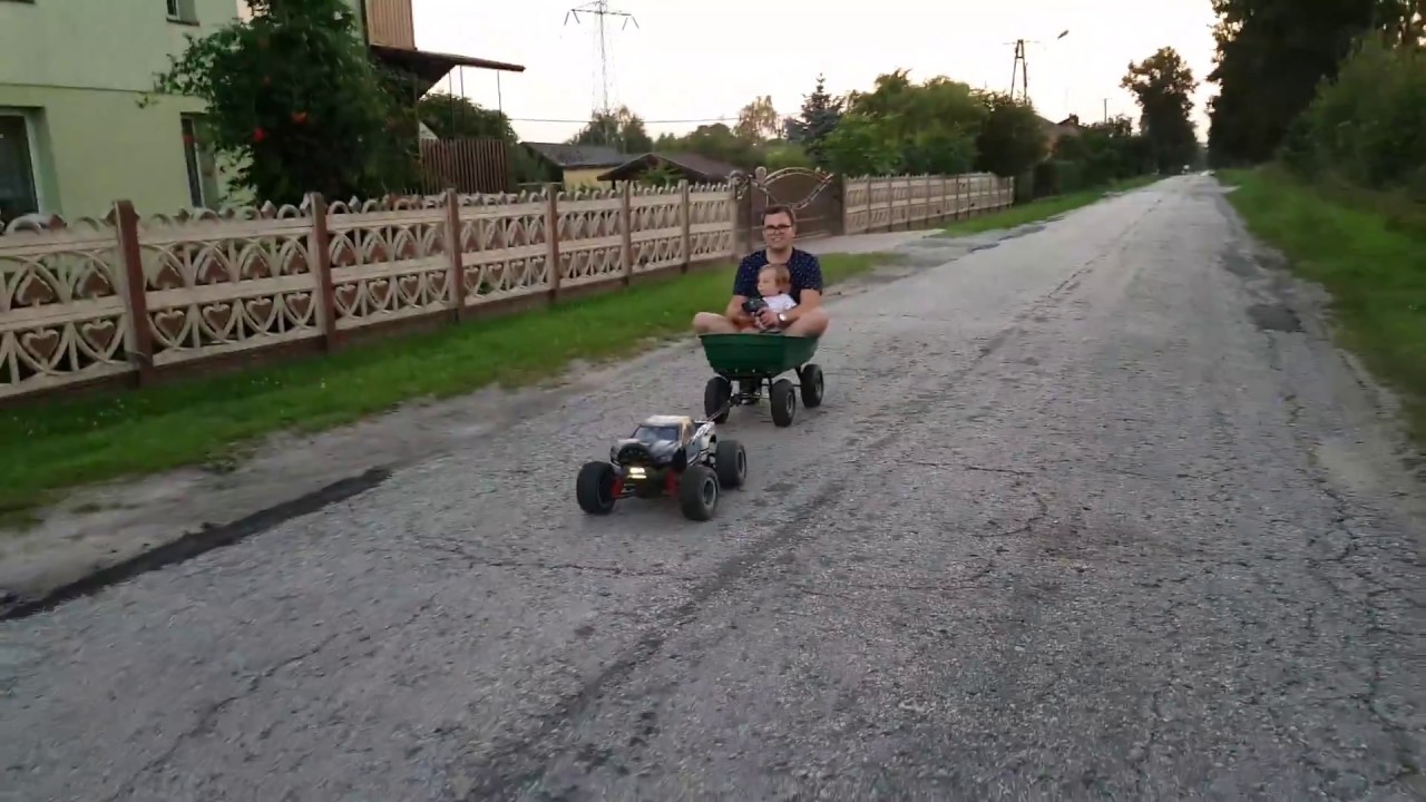 Traxxas X-maxx 8s pulling trailer with daddy and baby doughter in Poland