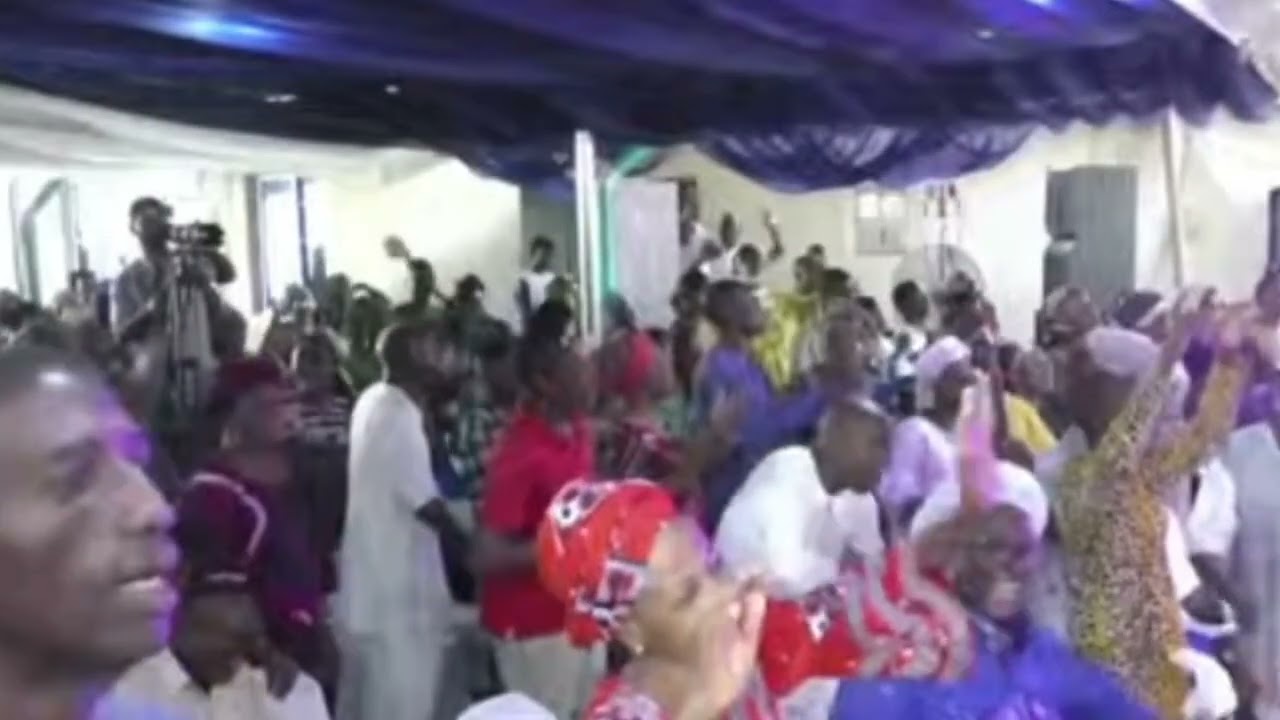 Spontaneous praise | Ogidiolu Oluwatobi.