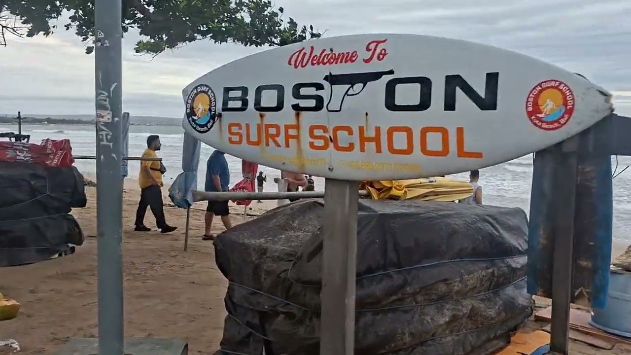 หลังฝนหยุดต้องรีบออกมาเดินเพราะเดี๋ยวตกอีก ลมแรงชายหาด