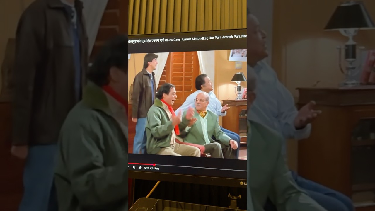 Did you noticed ? #chinagate #funnymoviescenes #amrishpuri