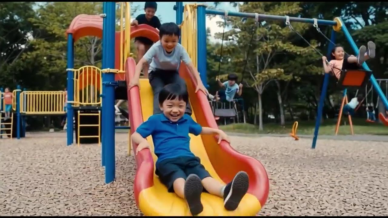 無限に続く公園遊びの笑顔 ∞ AI生成子供向け元気動画
