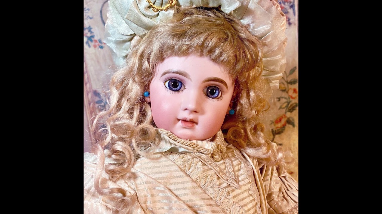 Beautiful B&eacute;b&eacute;s Antique Dolls -  E10J B&eacute;b&eacute; with Deluxe Presence