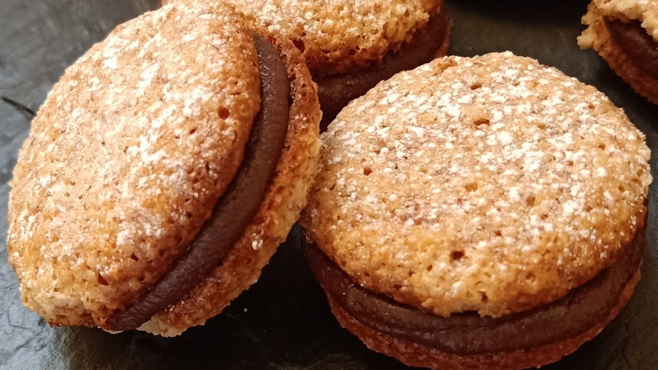 ماكارون بالكوكاو معسلين الداخل ويتعلكوا والذوق اكثر من رائع Macarons aux cacahuètes