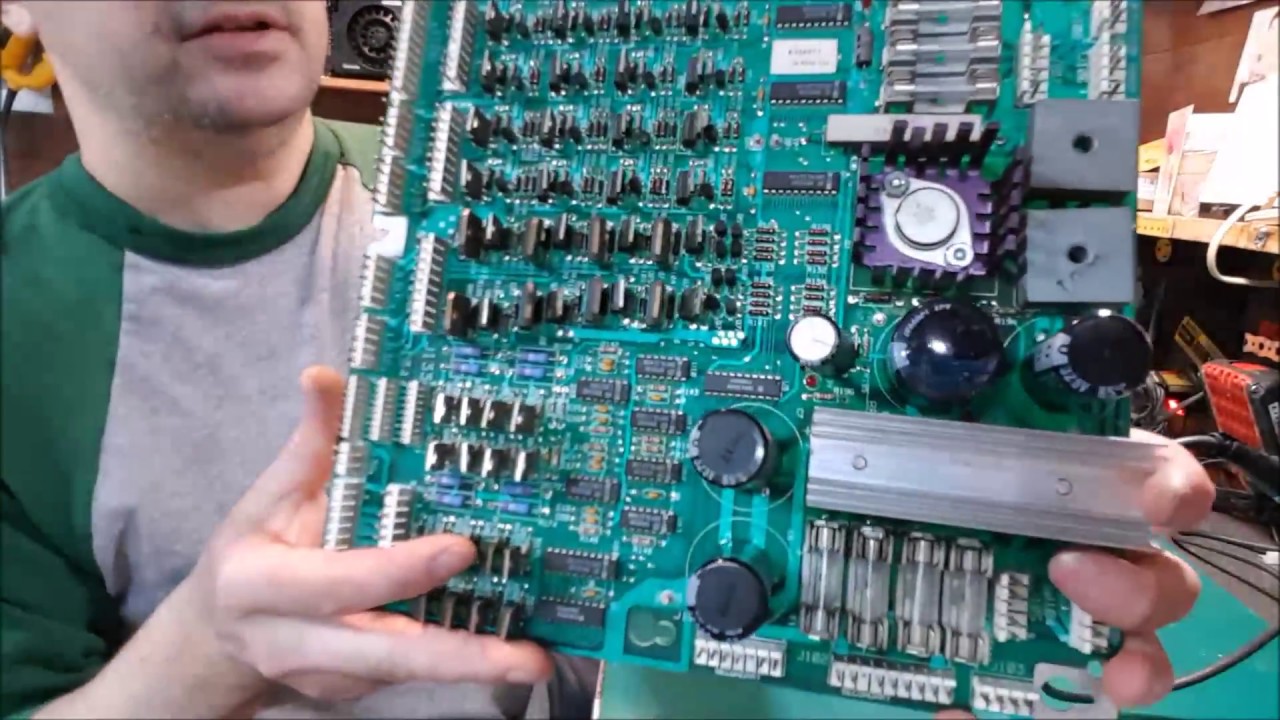 Comment réparer des connecteurs de PCB de pinball.