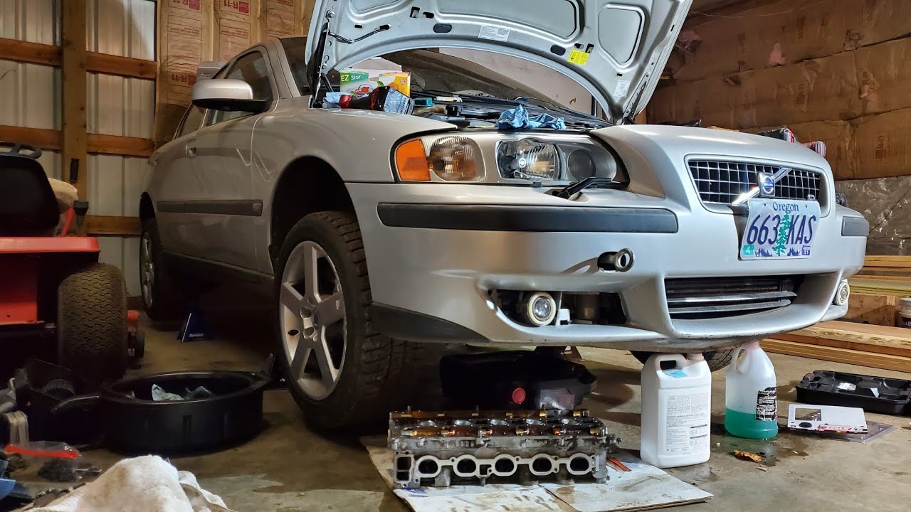 Volvo S60R engine rebuild, pulling the cylinder head. Is the block cracked???