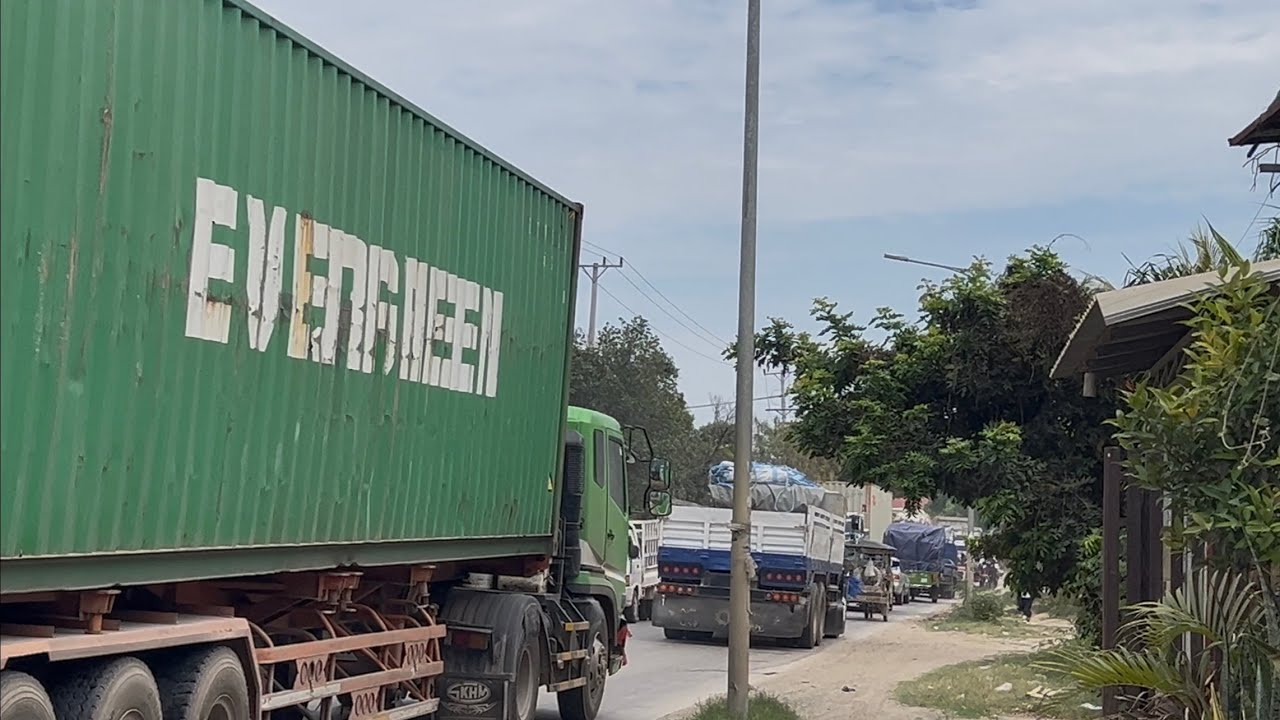It's almost unbelievable that a large, long truck blocked traffic for 3 hours straight!