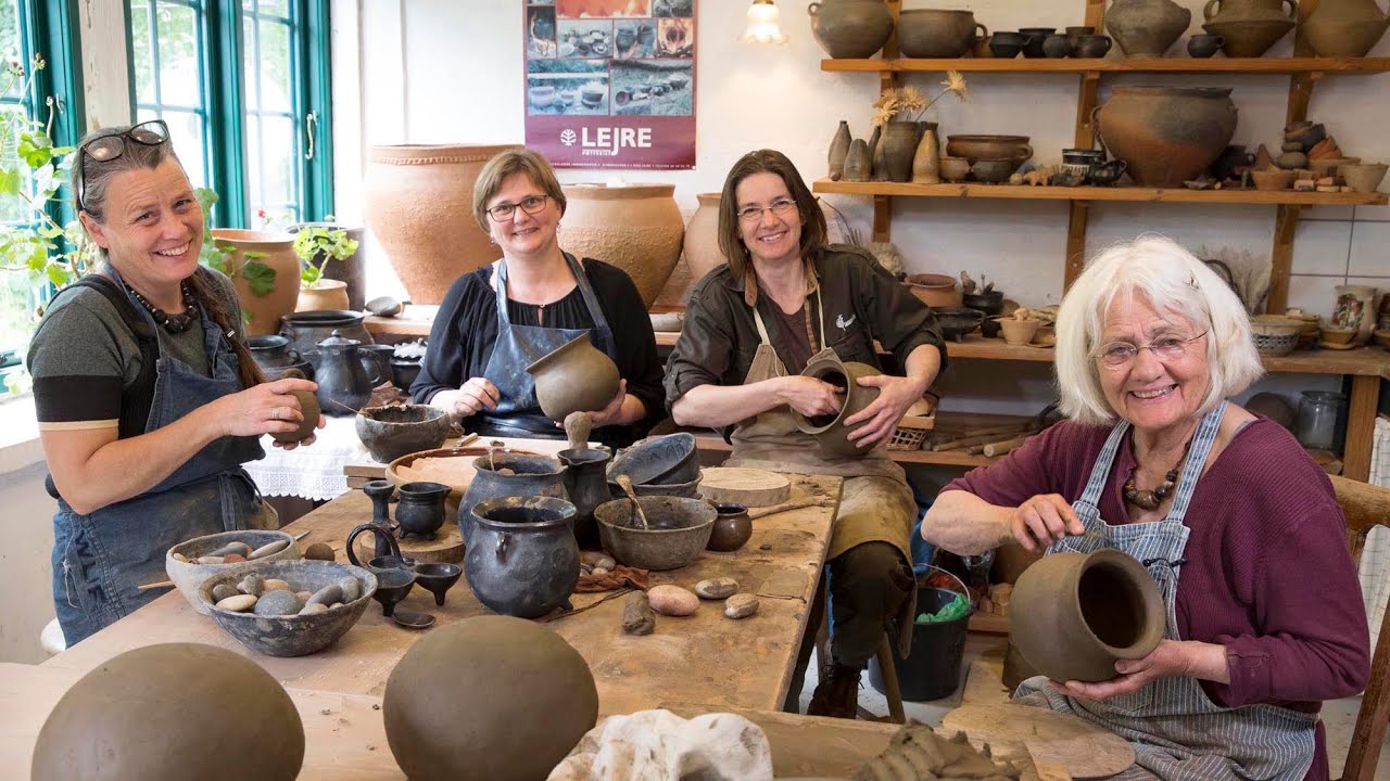 Pottepigerne fra Lejre - fremstilling og brænding af jydepotter, Sagnlandet. The Black Pot, Denmark