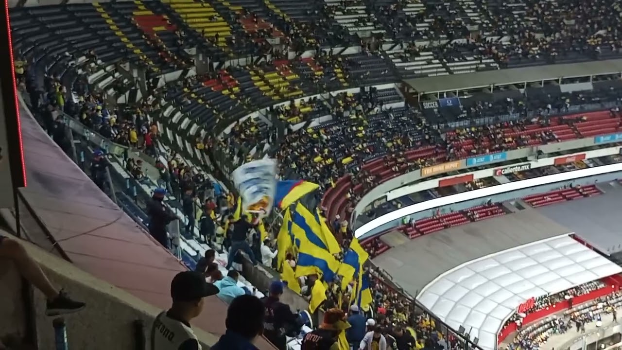 Entrada de la Monumental al estadio Azteca