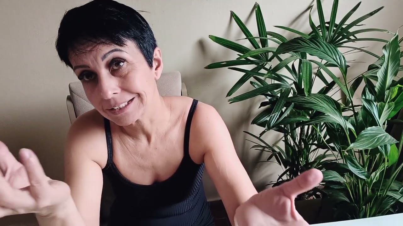 ESCORPIÃO🦊👀 de olho, duas pessoas na tua energia. Dê uma chance de ser feliz.😈💥 Não lutou por ti