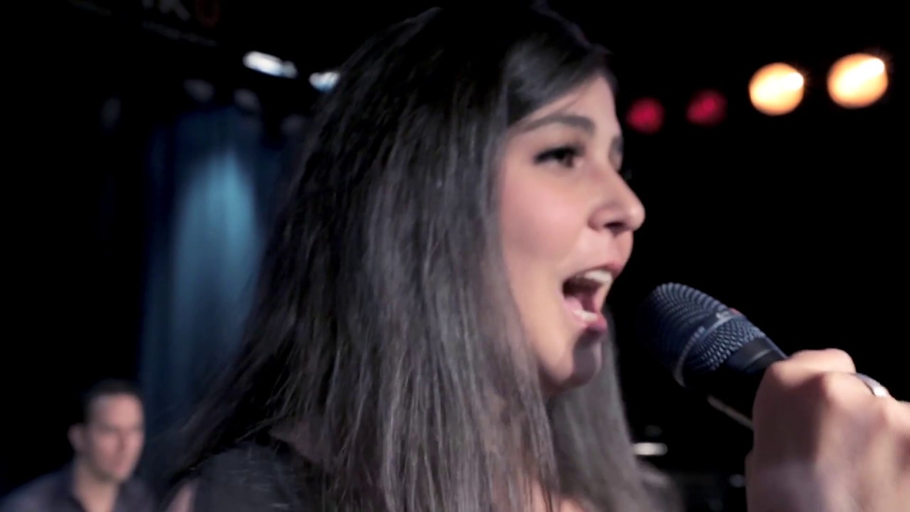 Onu Alma Beni Al played by Özlem Bulut Band
