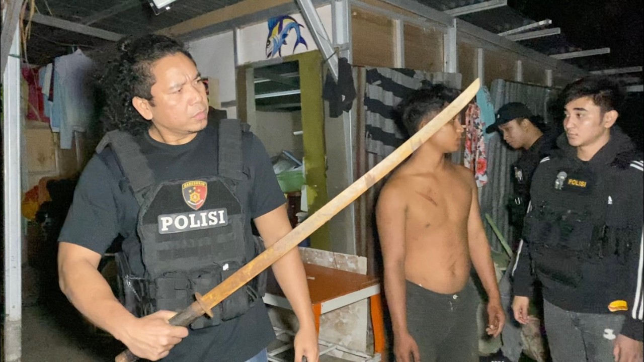 MABUK BERUJUNG KEKERASAN! PRIA INI NEKAT MENGHUNUS SAMURAI KE SAUDARANYA SENDIRI