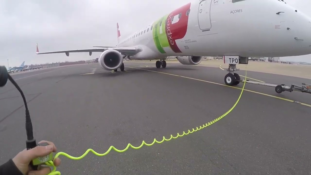 Embraer E190 Headset & pushback
