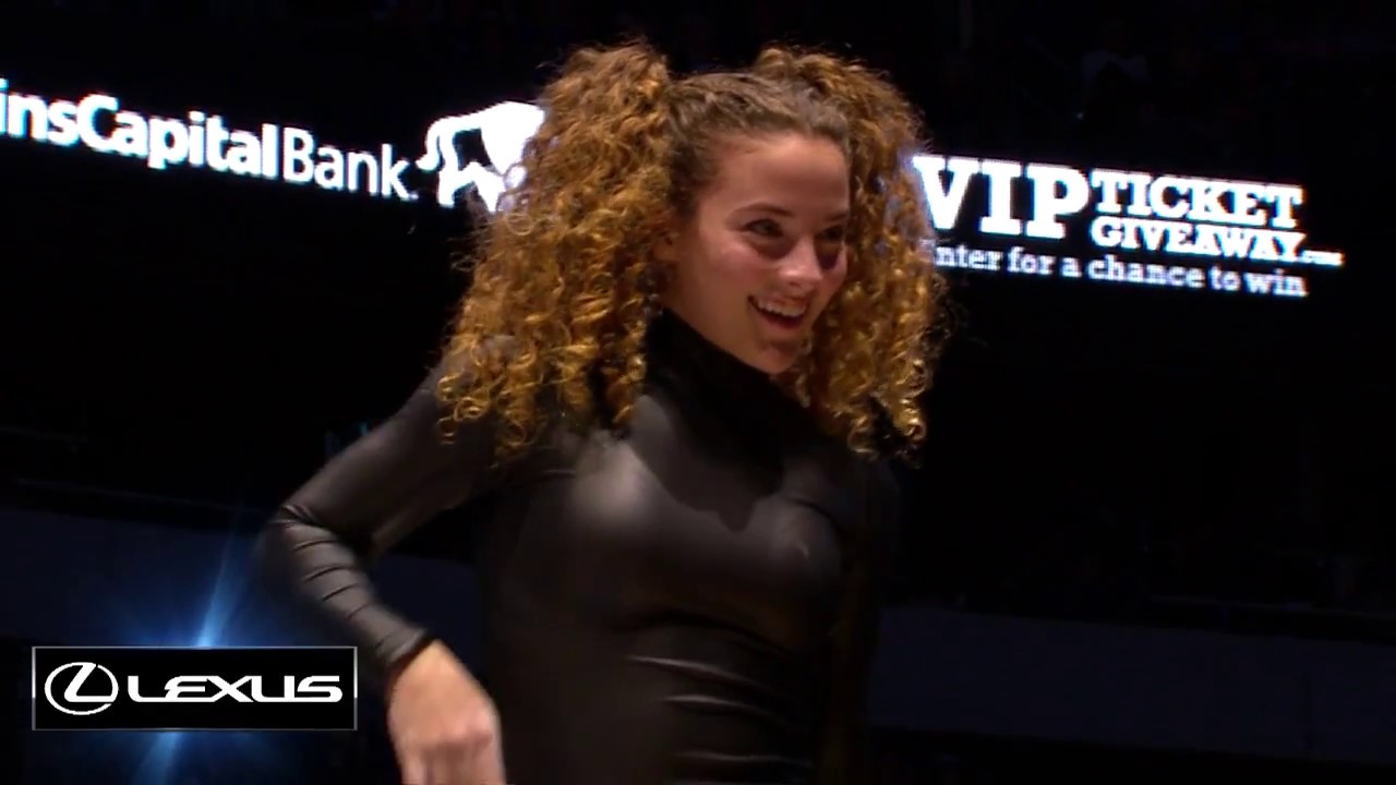 Sofie Dossi (Live @ the Dallas American Airlines Center) (27-02-2017)