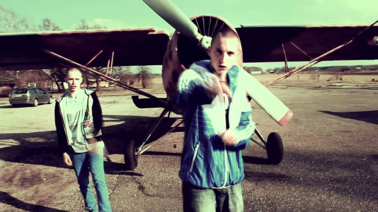 Puriic Pied. Kosmo Acu priekšā prod.hightunes