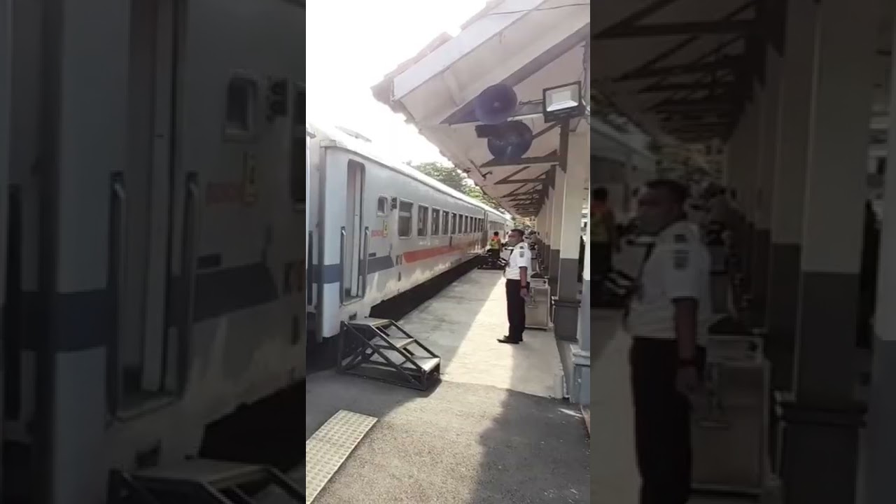 kereta api Lokal Merak - Rangkasbitung 2022 
