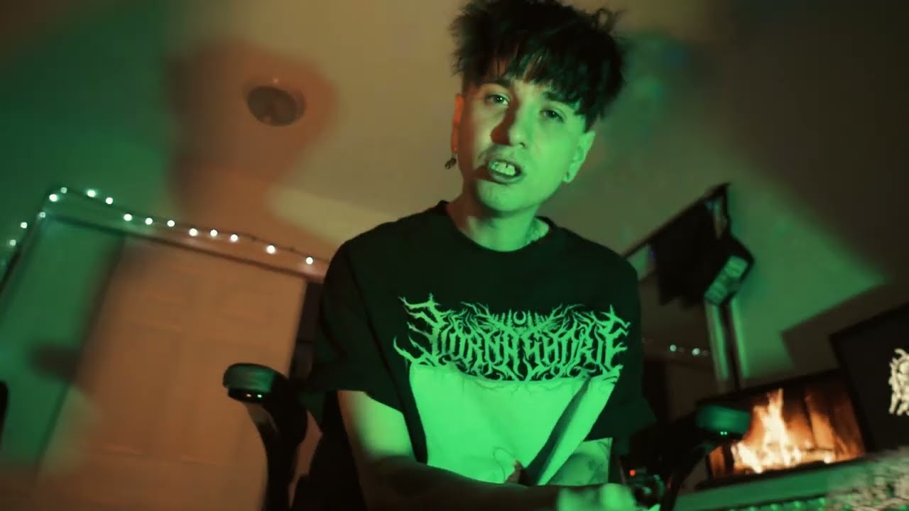 fats'e  - paranoid  [dir.  by @kayboogzz]