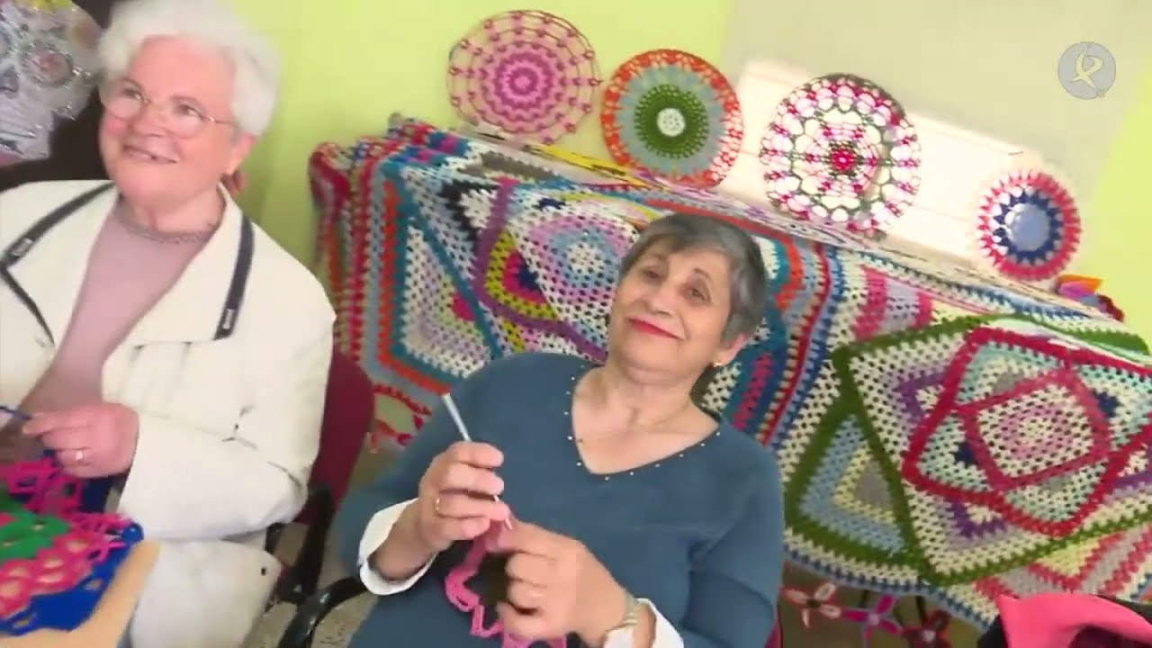 Aldea del Cano lleno de color gracias al ganchillo| Puerta con puerta